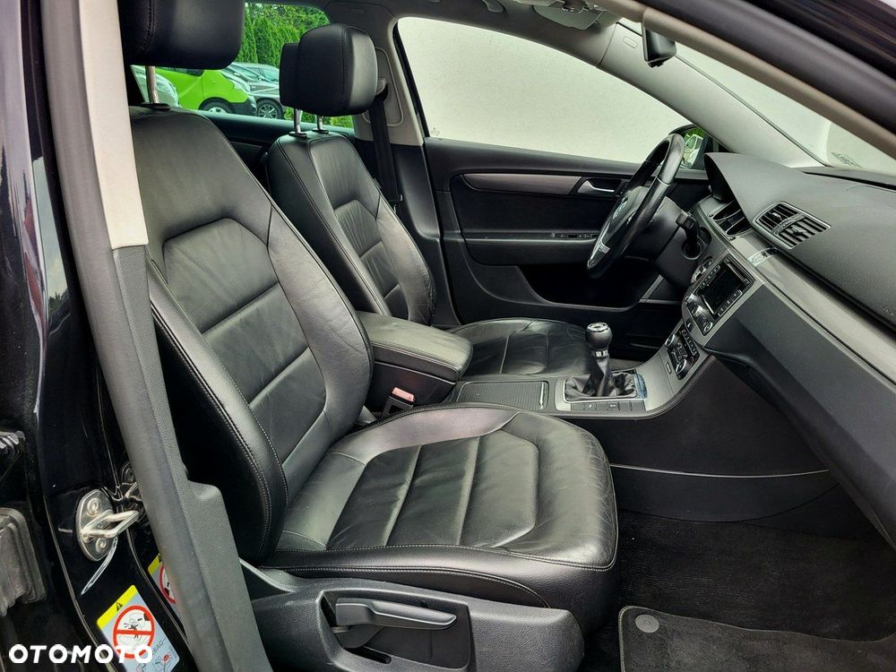 Volkswagen Passat - 12