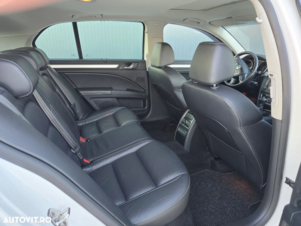 Skoda Superb 2.0 TDI DSG Elegance - 8