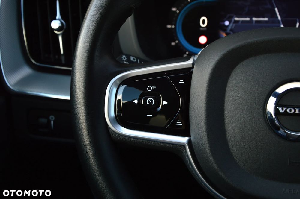 Volvo XC 60 B4 D Geartronic Momentum - 24