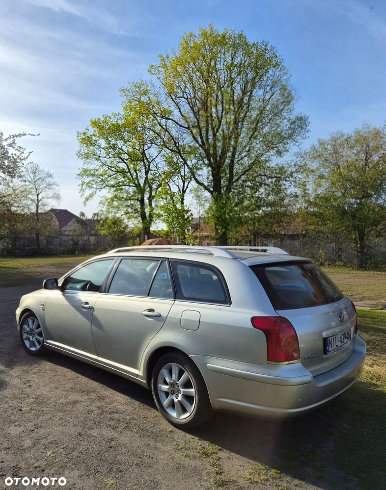 Toyota Avensis 2.0 D-4D Prestige - 2