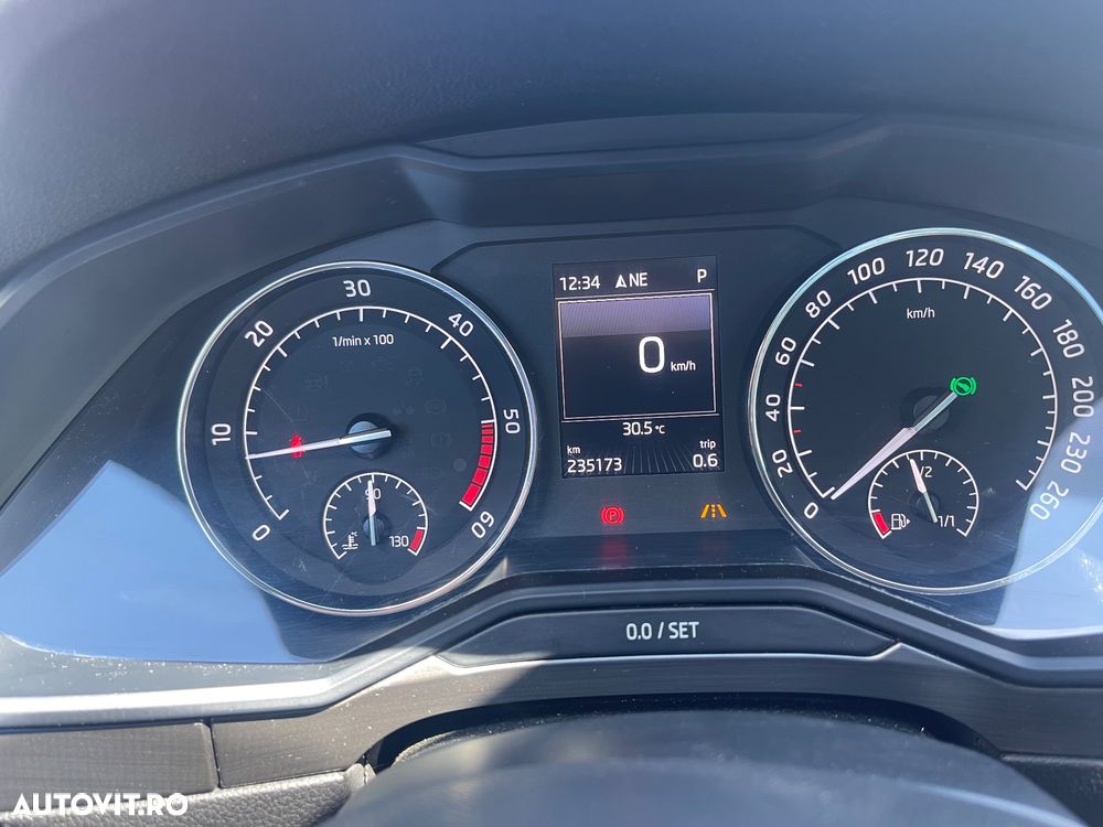 Skoda Superb 2.0 TDI DSG Style - 6