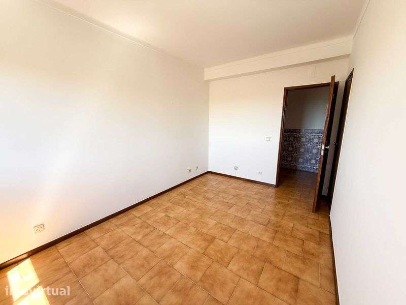 Apartamento T1 Urbanização Loreto c/ garagem fechada - Grande imagem: 4/11
