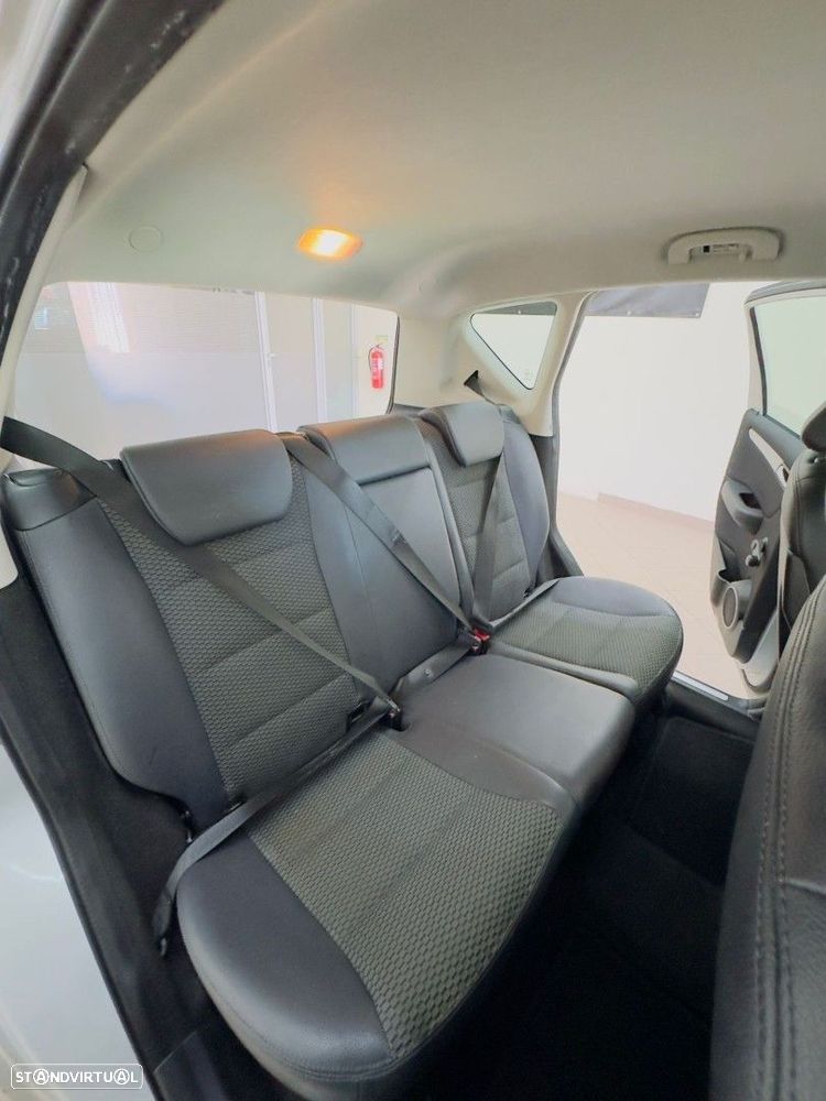 Mercedes-Benz A 200 Elegance Automatic - 16