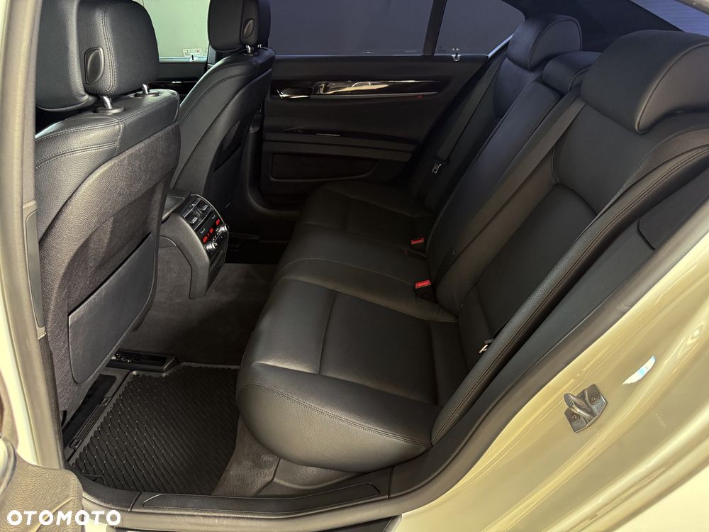BMW Seria 7 730d - 24