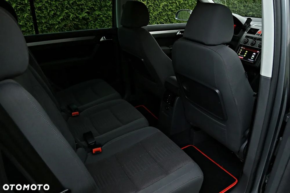 Volkswagen Touran - 37