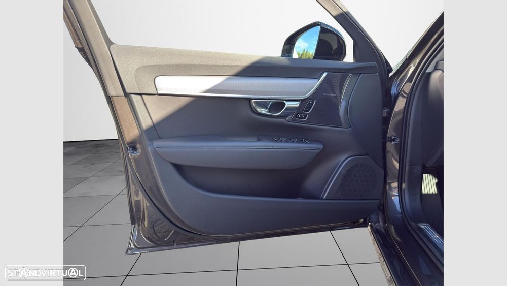 Volvo V90 2.0 T6 PHEV Plus Dark AWD - 11