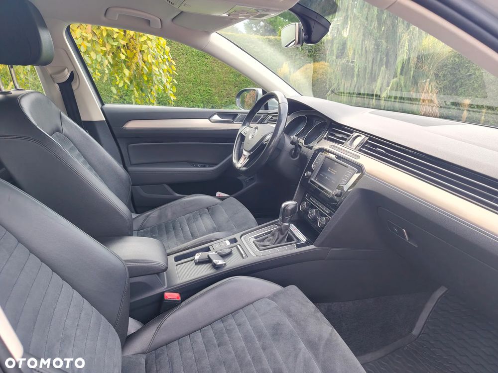 Volkswagen Passat Variant 2.0 TDI SCR 4Motion DSG Comfortline - 16