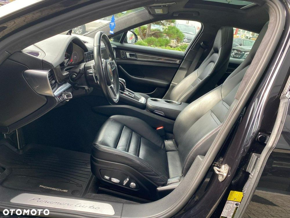 Porsche Panamera - 12