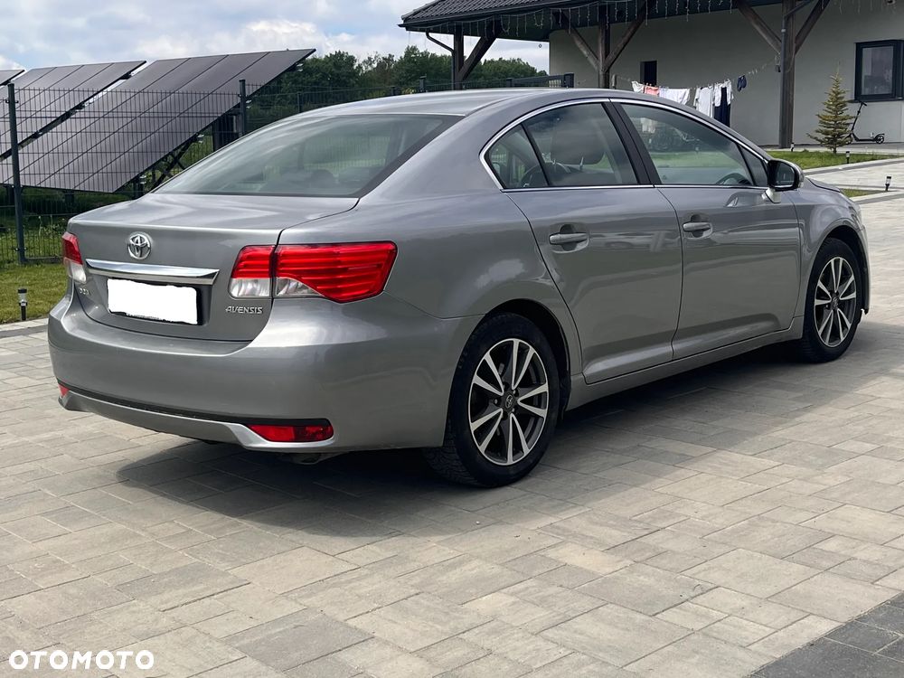 Toyota Avensis 1.6 Premium - 5