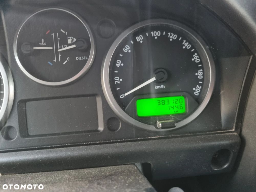 Land Rover Defender 2.4 TD4 SE - 9