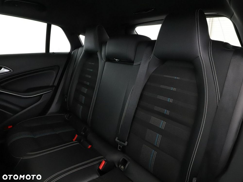 Mercedes-Benz CLA 180 d 7G-DCT Urban - 18