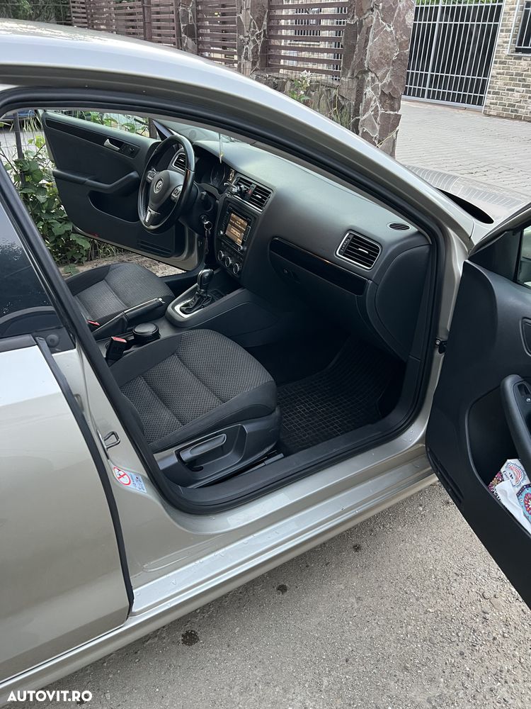 Volkswagen Jetta 1.6 TDI CR DPF DSG Comfortline - 9