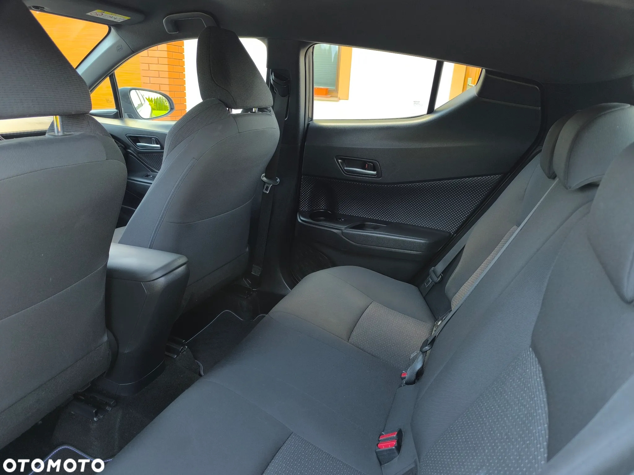 Toyota C-HR 1.8 Hybrid GPF Executive - 12
