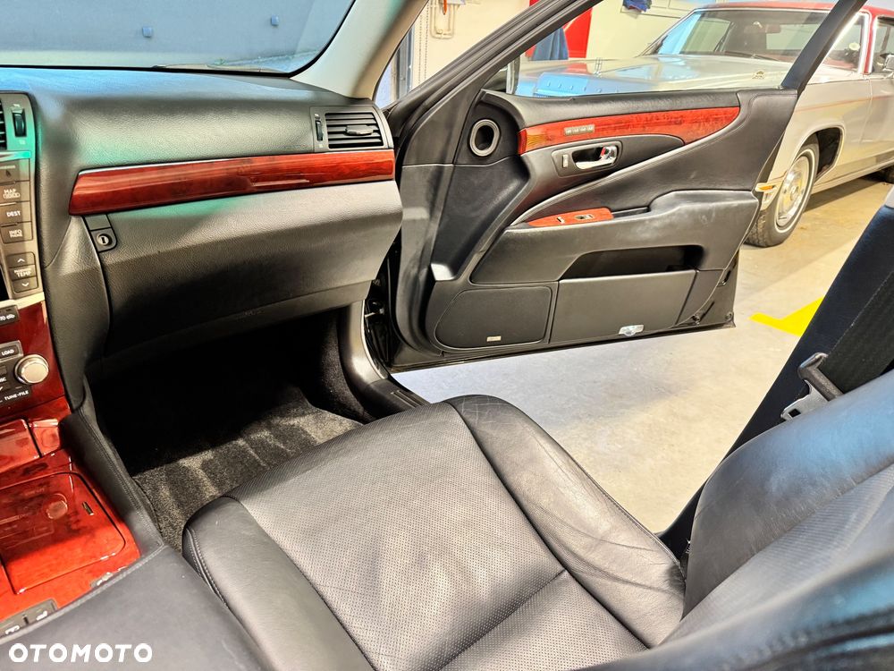 Lexus LS - 23
