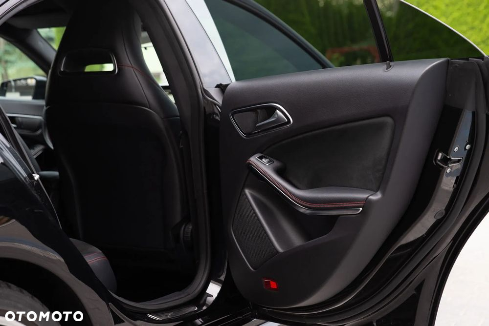 Mercedes-Benz CLA - 17