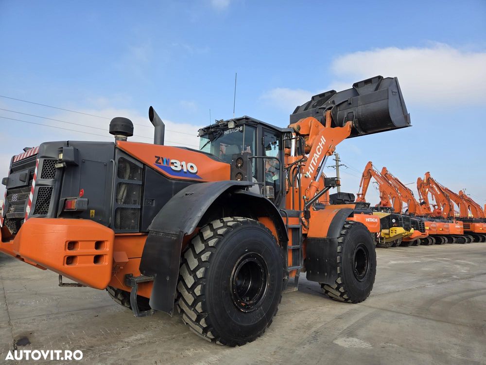 Hitachi Cupa 5mc, 28tone, ANVELOPE NOI, VIRARE prin JOYSTICk, Gresare automata, Inaltiime basculare cupa 4,3m, Lama noua la cupa, produs in JAPONIA, camera luat vederi spate, posibilitate leasing, motor 282 CP, STARE BUNA, PROMOTIE 86.900 EUR+tva - 1