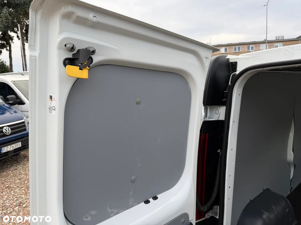 Renault TRAFIC VAN EXTRA Long, L2H1 MAXI, VAT-1, MOCNY SILNIK 2.0 dCi 145KM Euro6, ROZRZĄD NA ŁAŃCUCHU, DESIGN BUSINESS+ Radio ALPINE, REFLEKTORY RENAULT FULL LED PURE VISION+ PAKIET CHROM, MOBILNE BIURO, PARKTRONIKI, Furgon van z pełną zabudową paki 3m, Duża ładowność: 1124kg, Pojemność 6,7m3 - 26