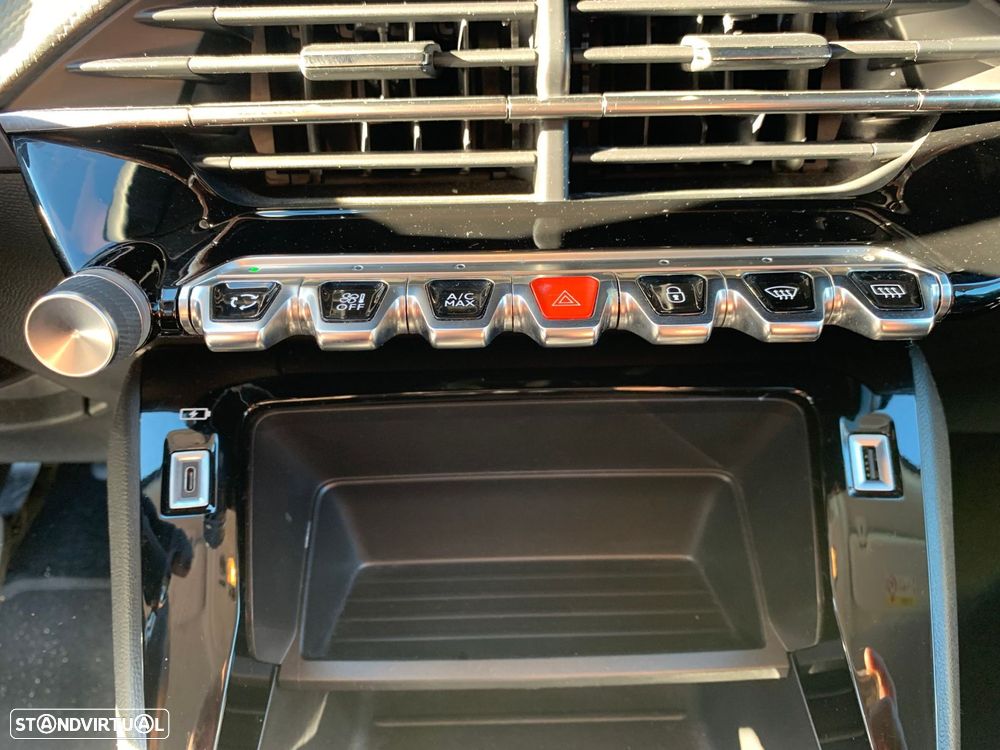 Peugeot 2008 1.2 PureTech Allure - 32