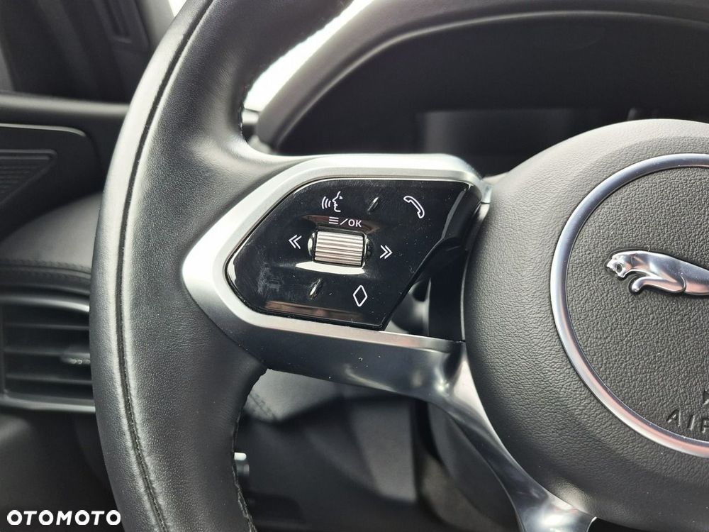 Jaguar XE D200 AWD SE - 28