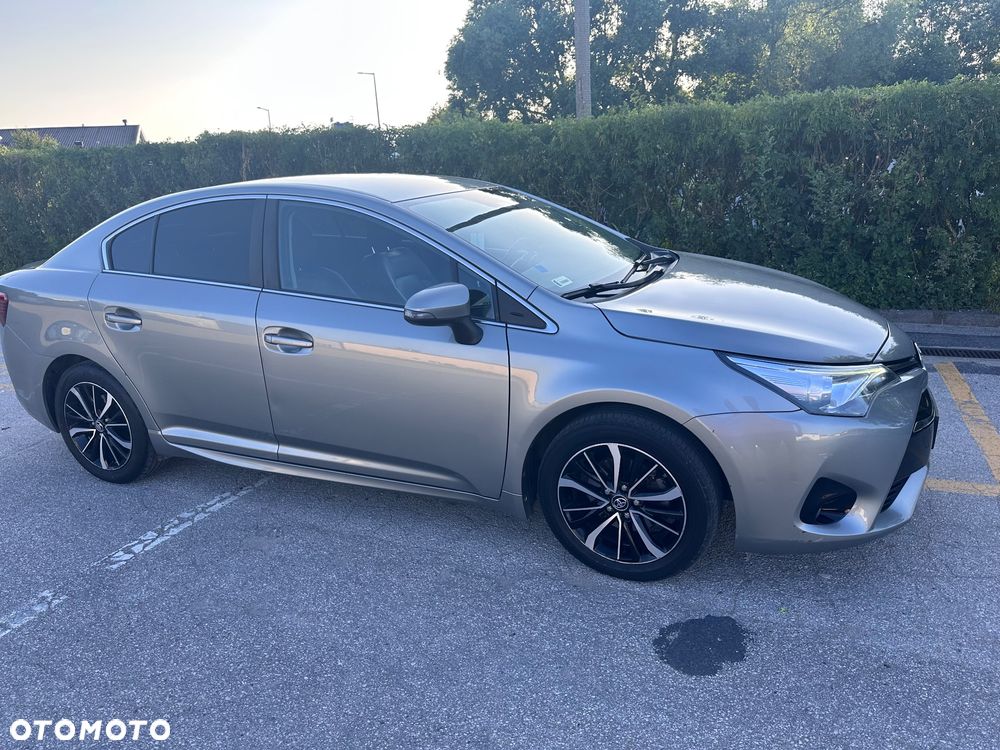 Toyota Avensis 1.8 Premium MS - 3