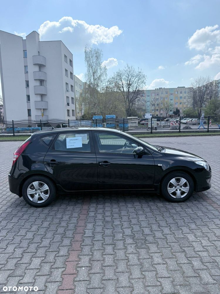 Hyundai i30 1.6 CRDi Classic + - 6