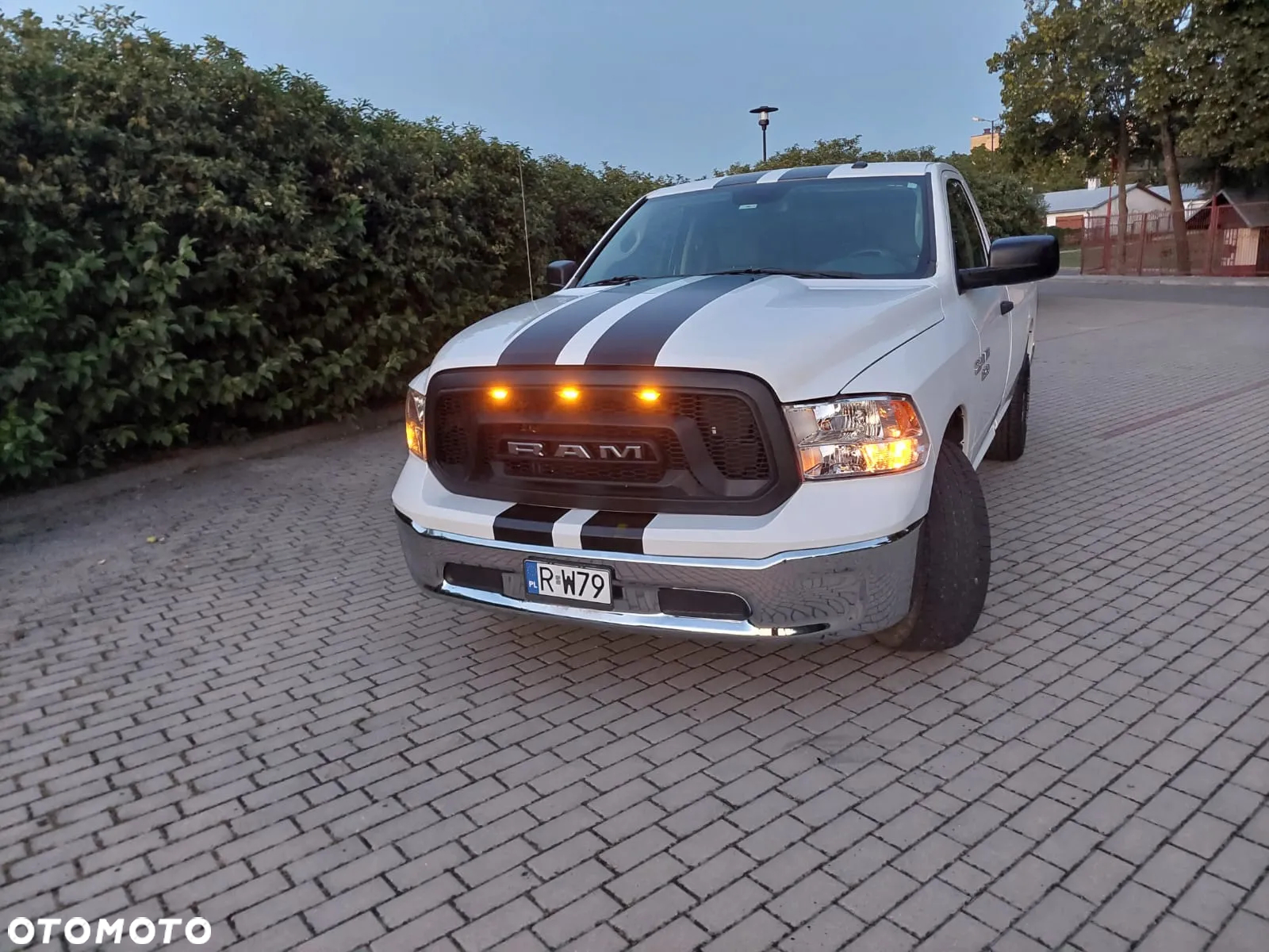 Dodge RAM 1500 5.7 4x4 - 24
