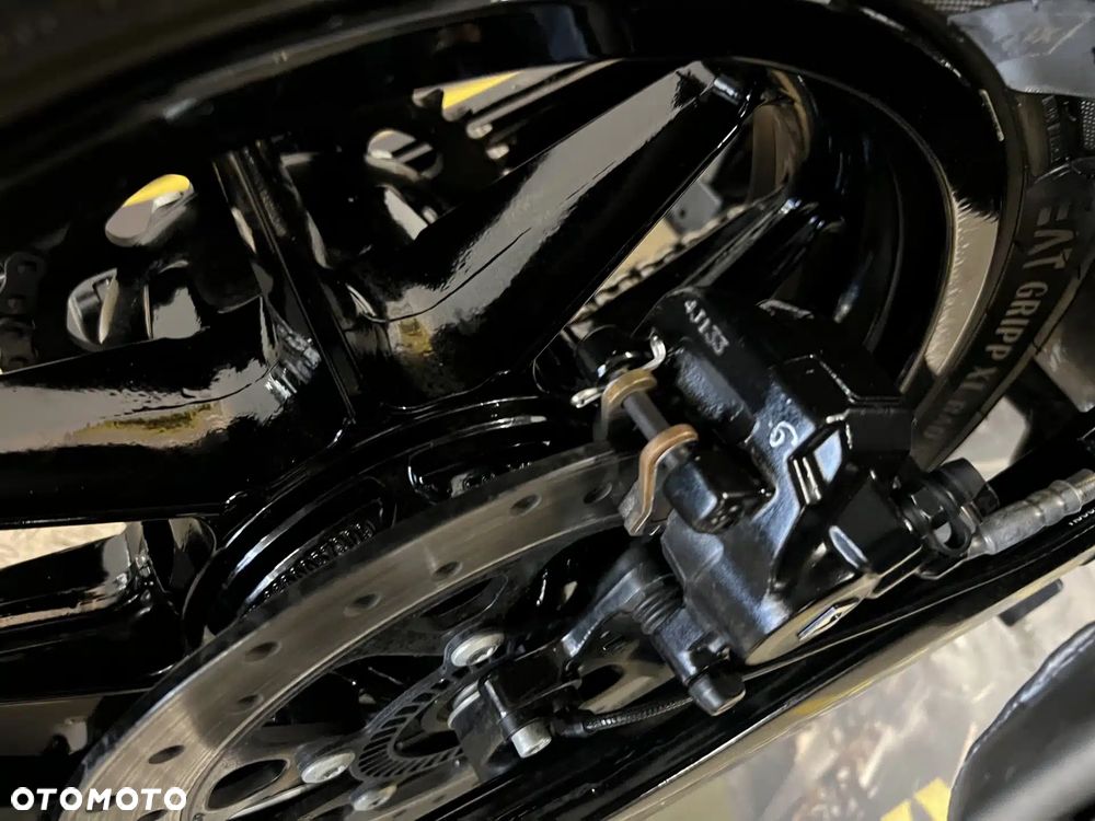 Royal Enfield Guerrilla - 12