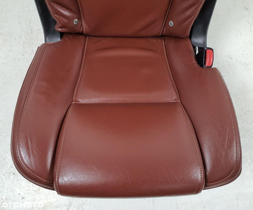 FOTEL PRAWY TYŁ TYLNY SKÓRA VOLVO XC90 - 2