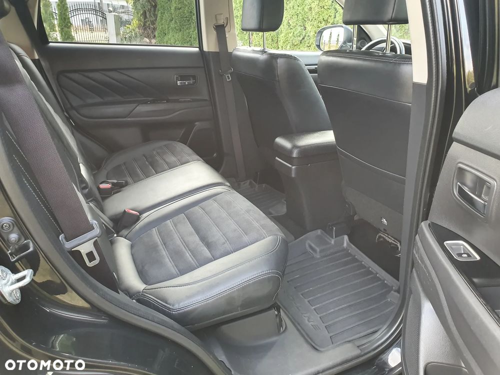 Mitsubishi Outlander Instyle NAVI - 22