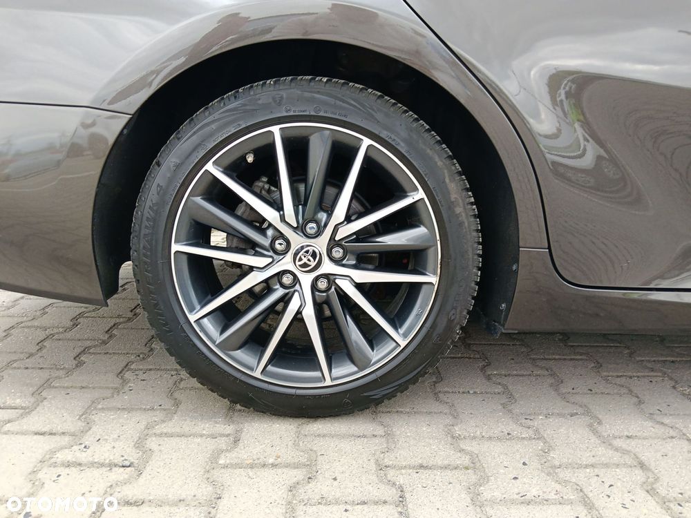 Toyota Camry - 17