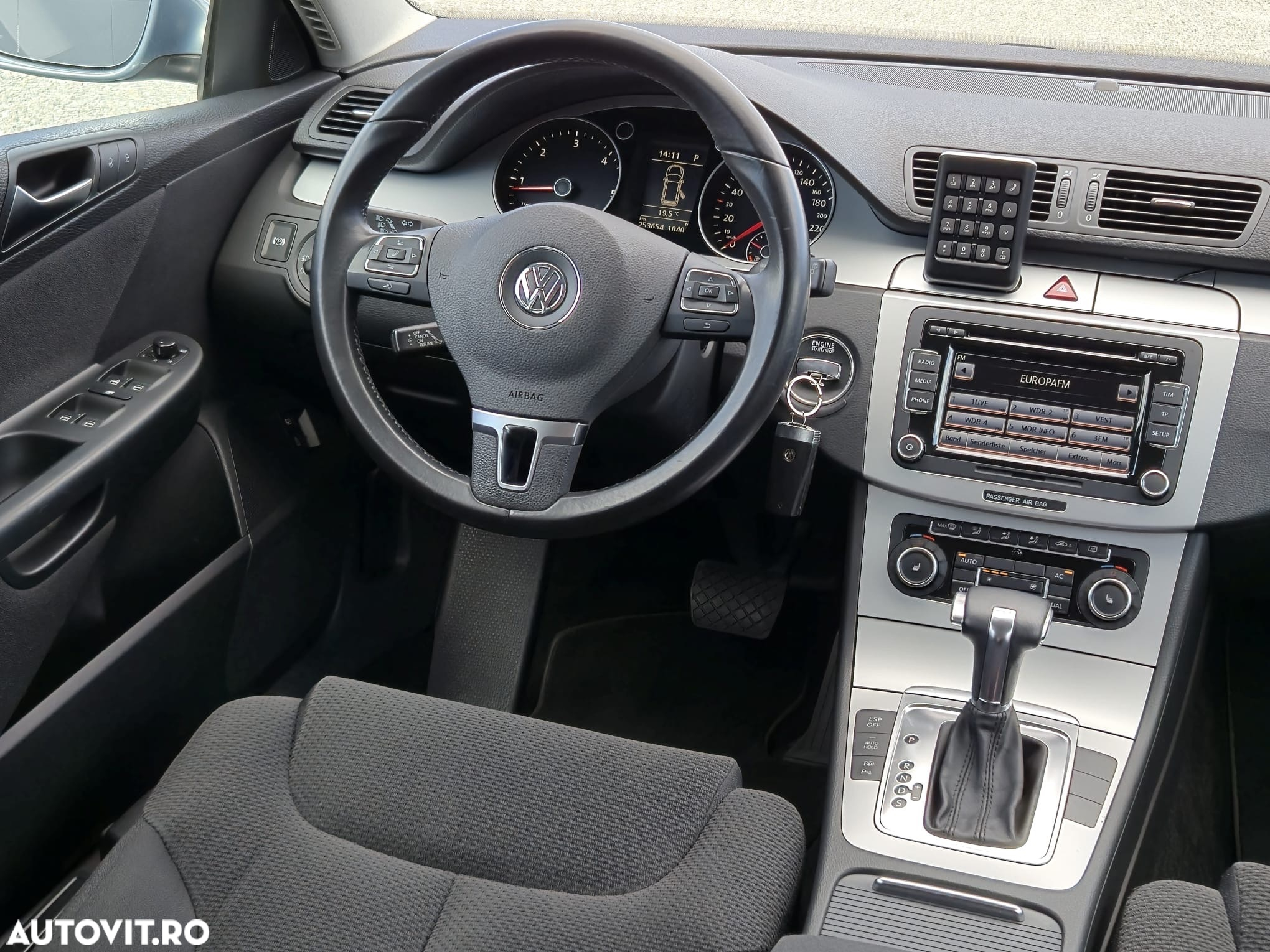 Volkswagen Passat Variant 2.0 TDI Blue TDI DSG Comfortline - 9
