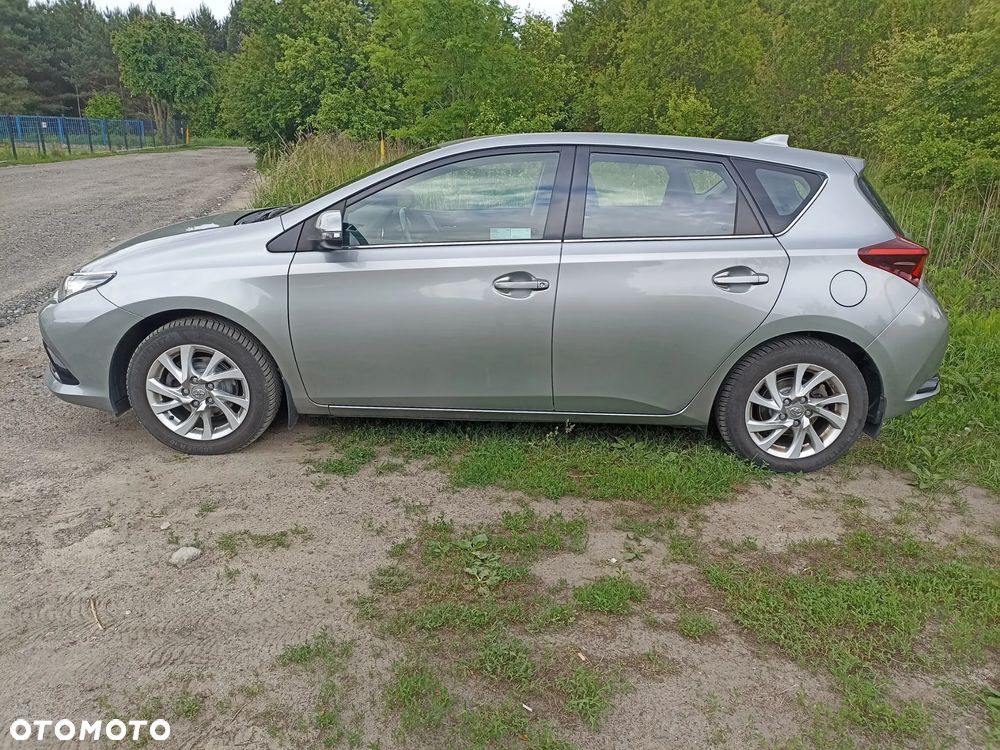 Toyota Auris 1.6 Premium - 6