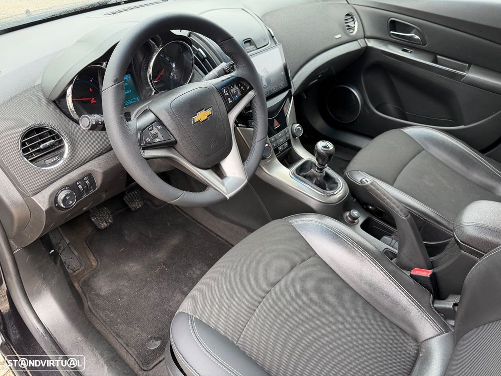 Chevrolet Cruze SW 1.7 VCDi LT - 26
