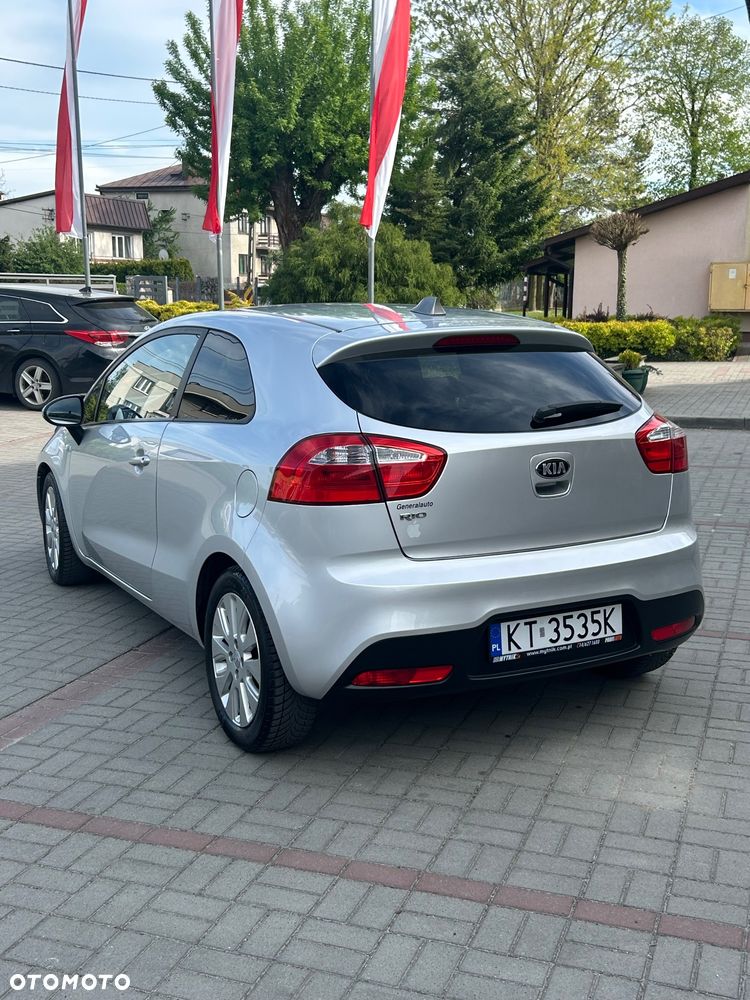 Kia Rio 1.2 L - 2