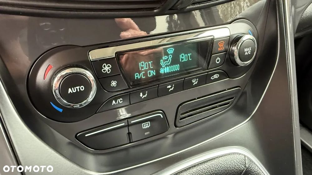 Ford Kuga 2.0 TDCi 2x4 Titanium - 24