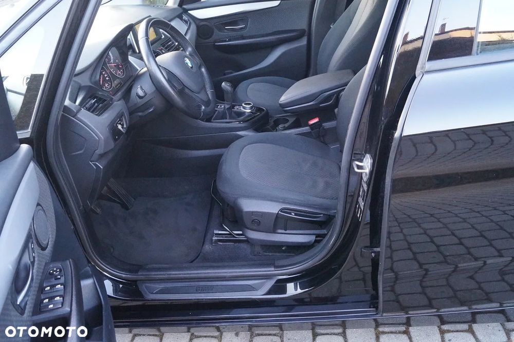 BMW Seria 2 216d - 19