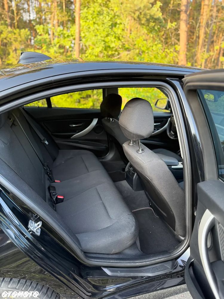 BMW Seria 3 318i - 9