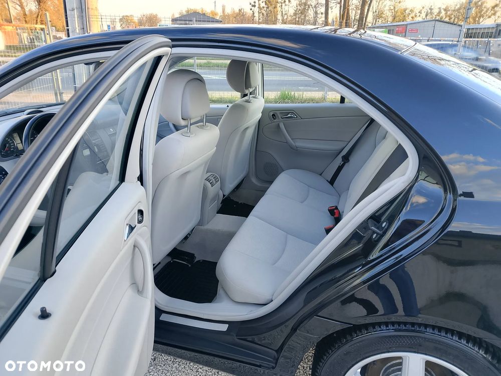 Mercedes-Benz Klasa C 220 T CDI Classic - 15