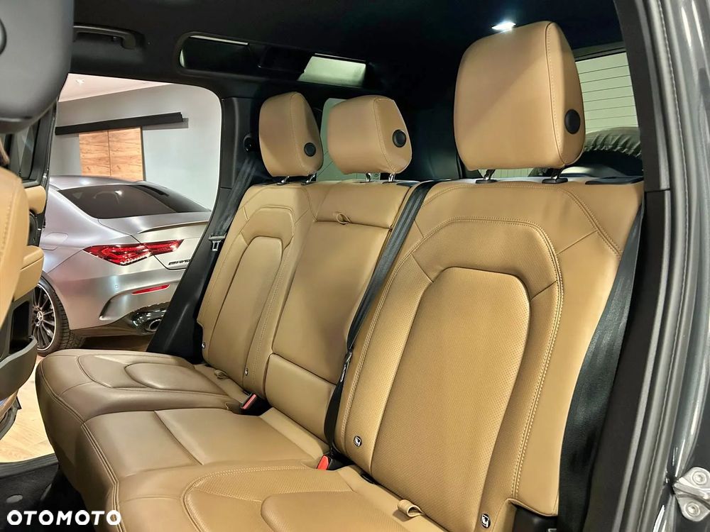 Land Rover Defender 3.0 D250 mHEV X-Dynamic HSE - 35
