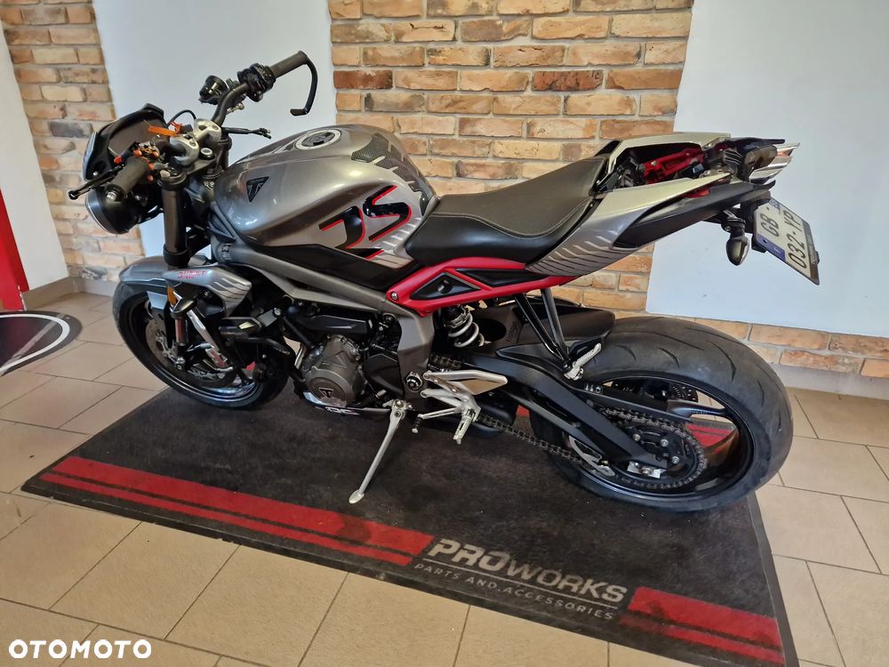 Triumph Street Triple - 7