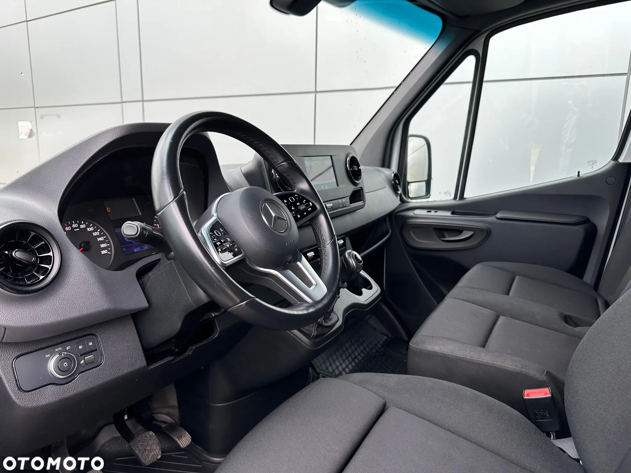 Mercedes-Benz Sprinter - 9