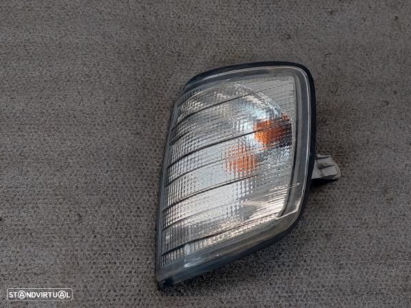 Farolim Pisca Frente Esq Mercedes-Benz 200 - 320 Ce (124C) - 1