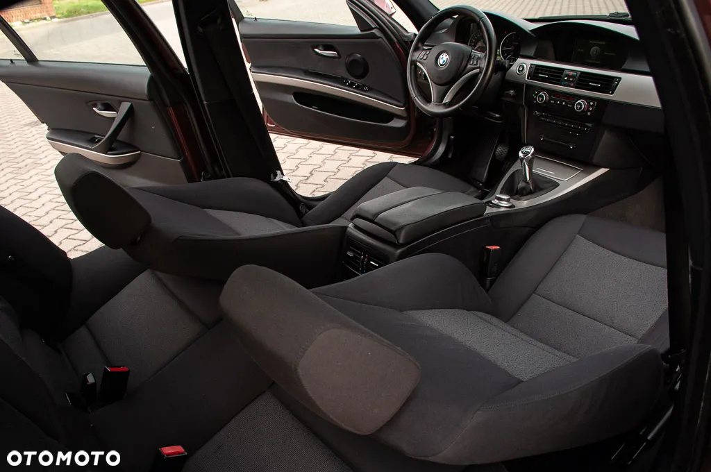 BMW Seria 3 320i - 36