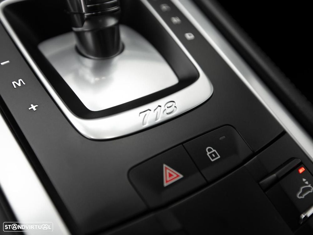 Porsche 718 Cayman - 22