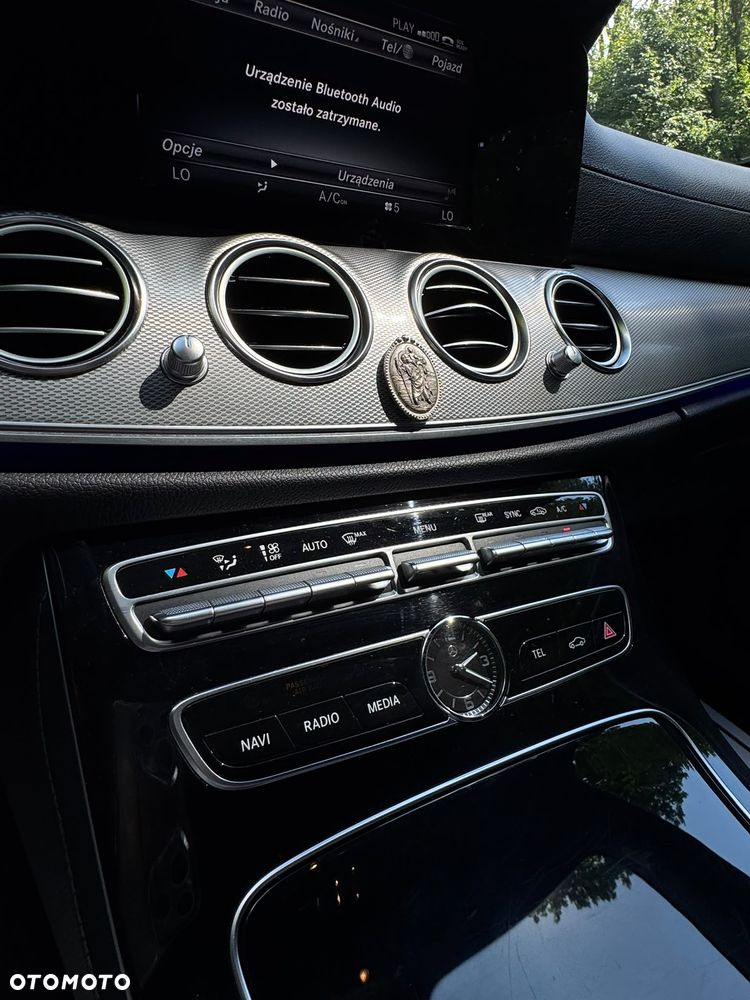 Mercedes-Benz Klasa E 200 9G-TRONIC AMG Line - 24