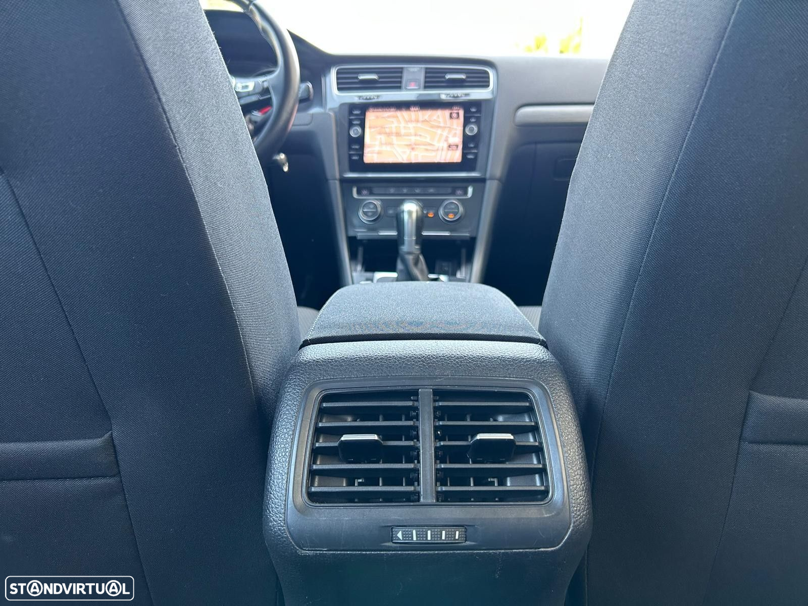 VW Golf Variant 1.6 TDi Confortline DSG - 28