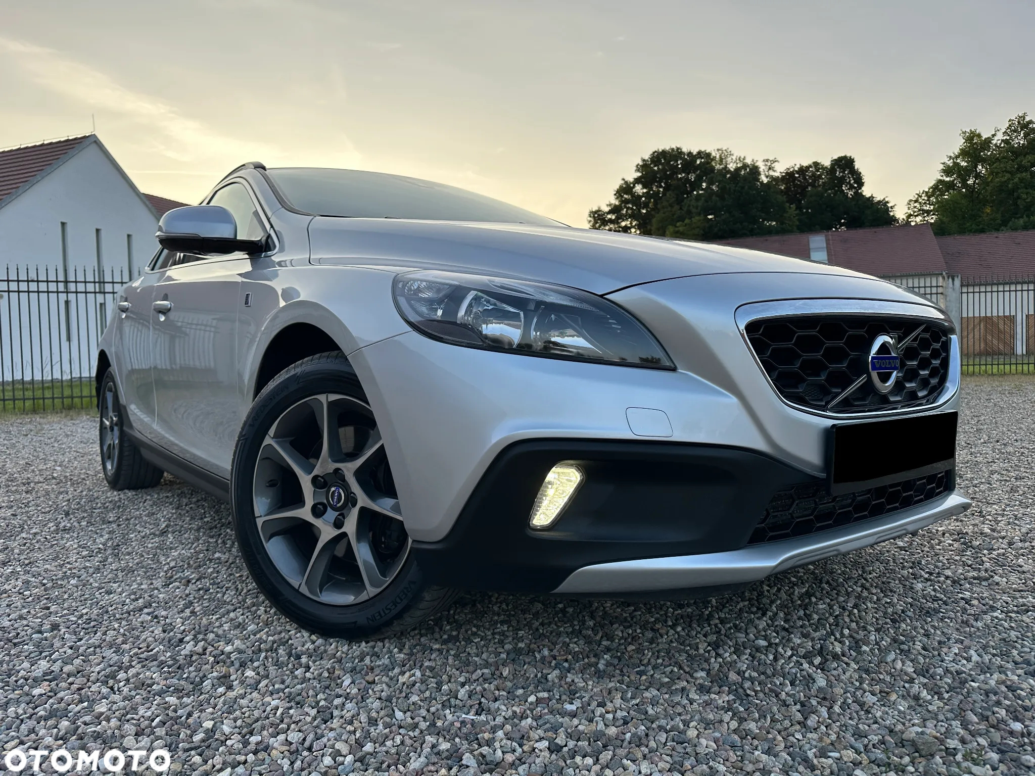 Volvo V40 Cross Country D2 Drive-E Ocean Race - 2