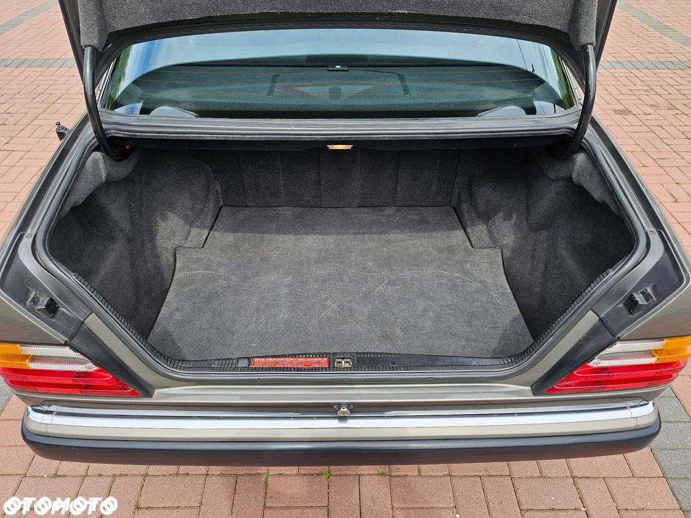 Mercedes-Benz W124 (1984-1993) ver-standard - 16