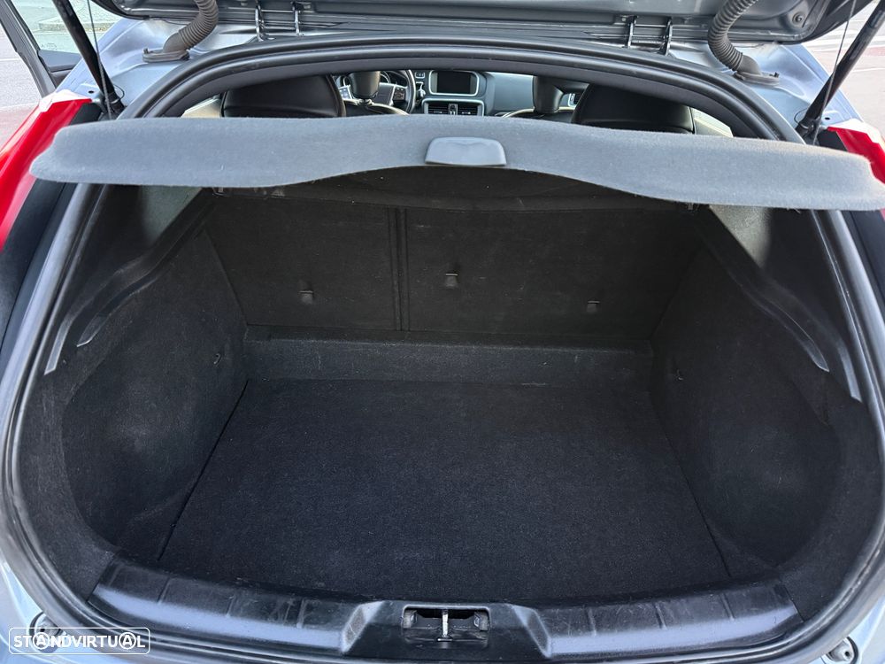 Volvo V40 D2 R Design — fotografia 14