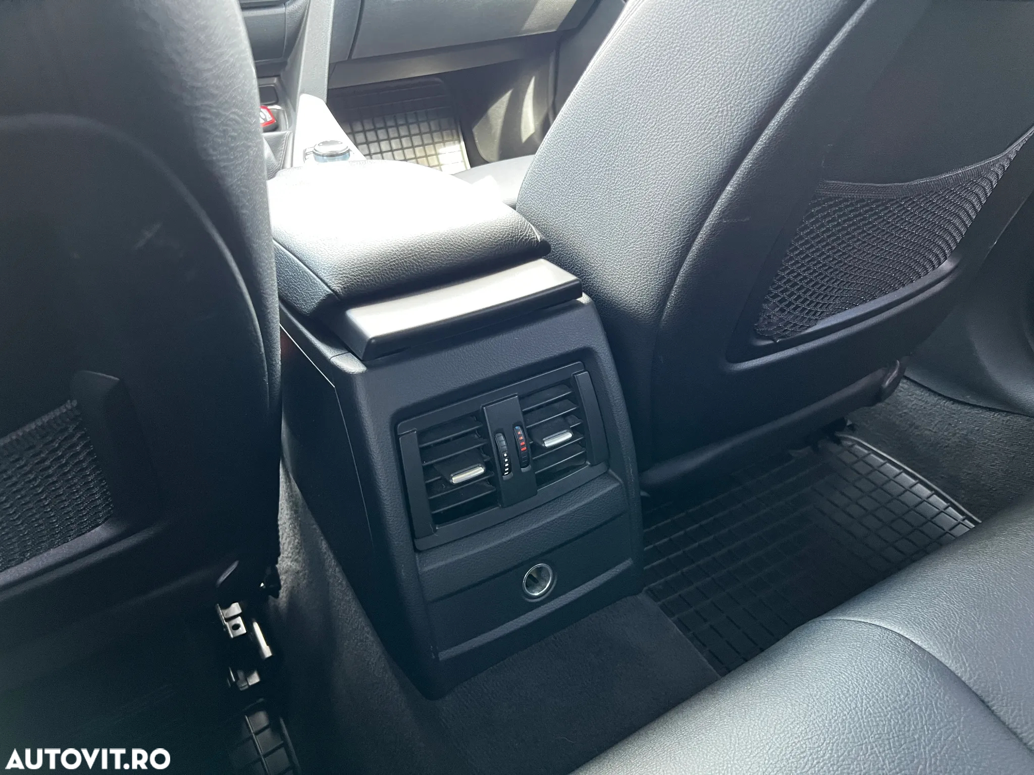 BMW Seria 3 318d Touring - 29